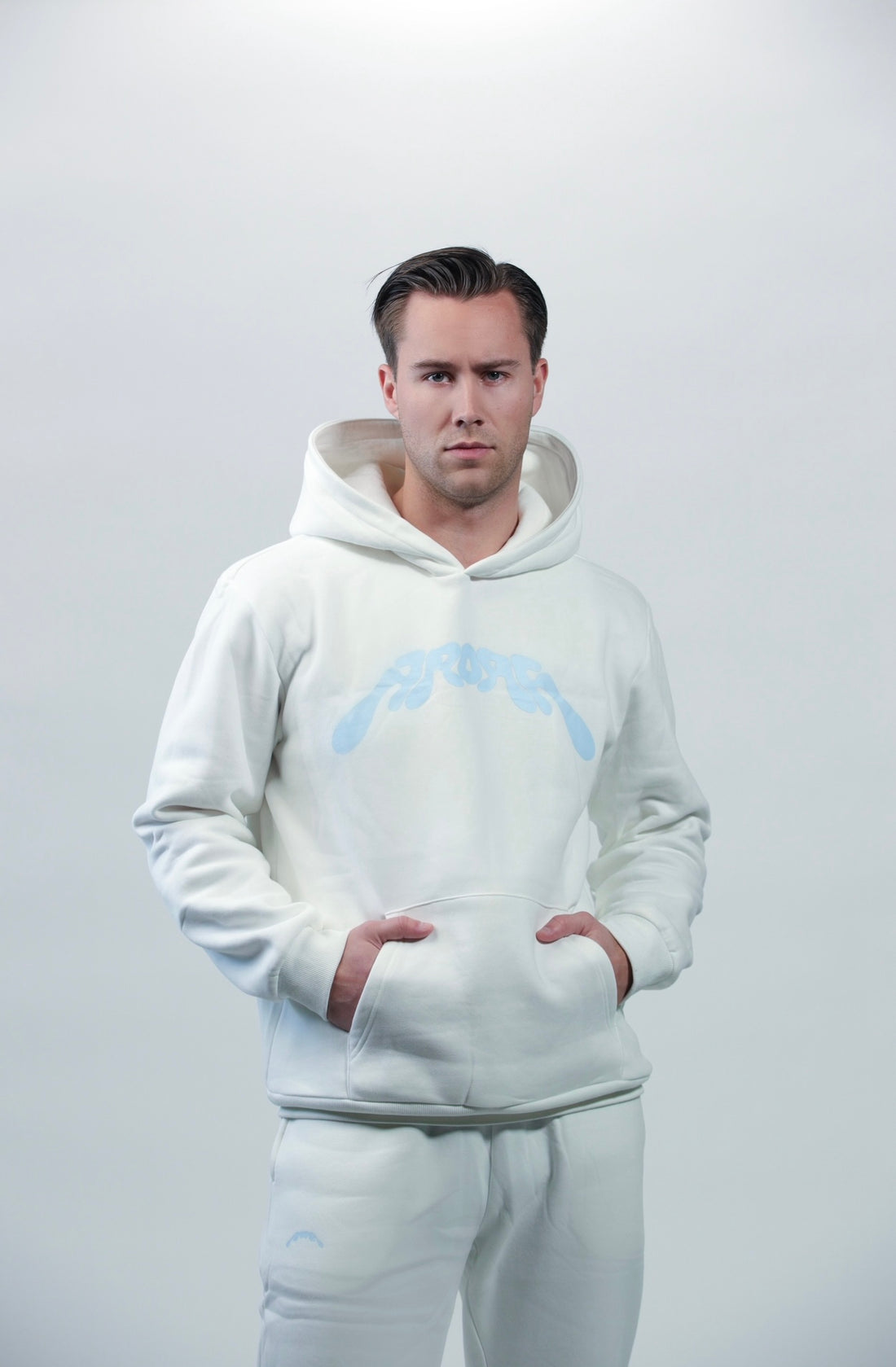 Comfy Hoodie í hvítu ( án bak lógó )